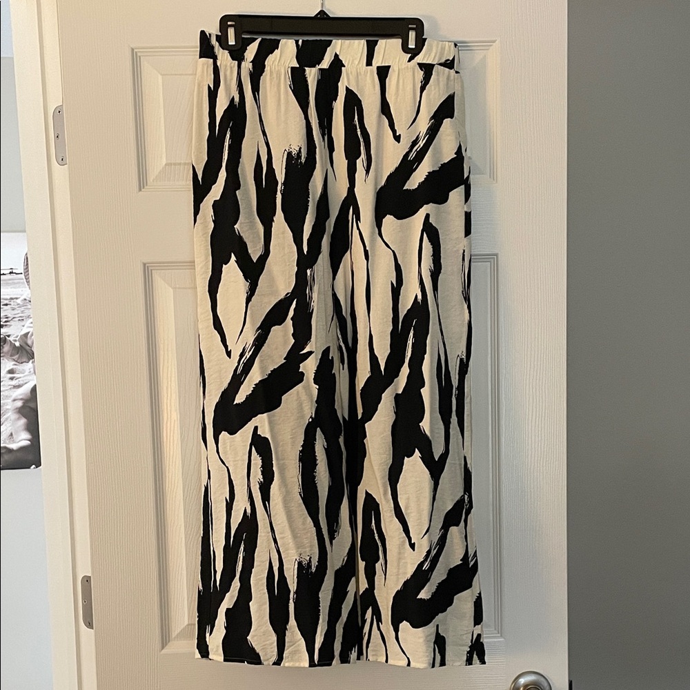 Pleione patterned pants - NWT